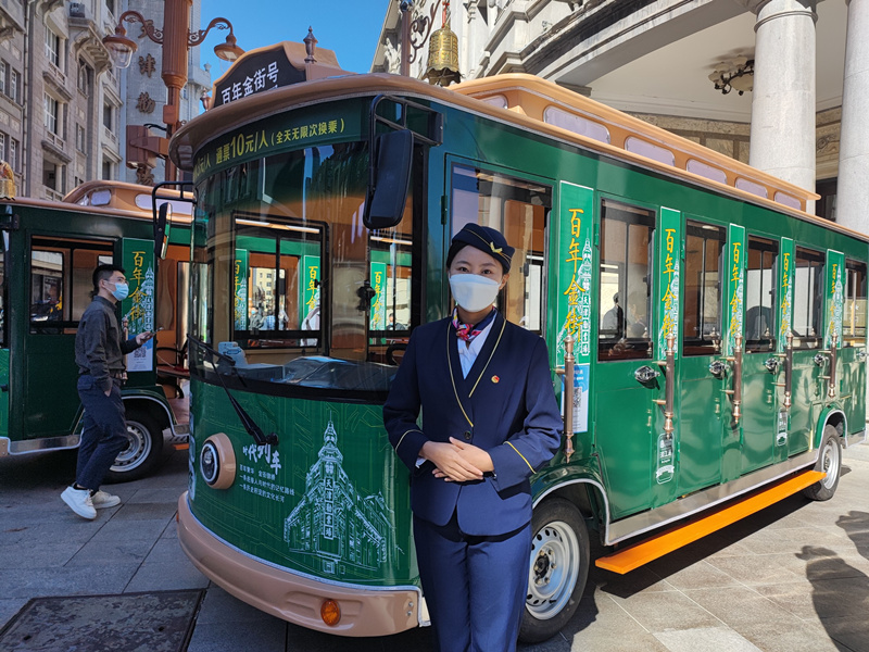 “鐺鐺車”正式投入運營。紅綠相間的車廂、復古的造型，很是吸睛。和平區(qū)委宣傳部供圖