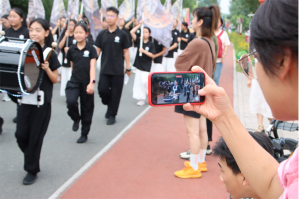 盛裝巡游寶坻區(qū)潮白河國(guó)家濕地公園。寶坻區(qū)委宣傳部供圖