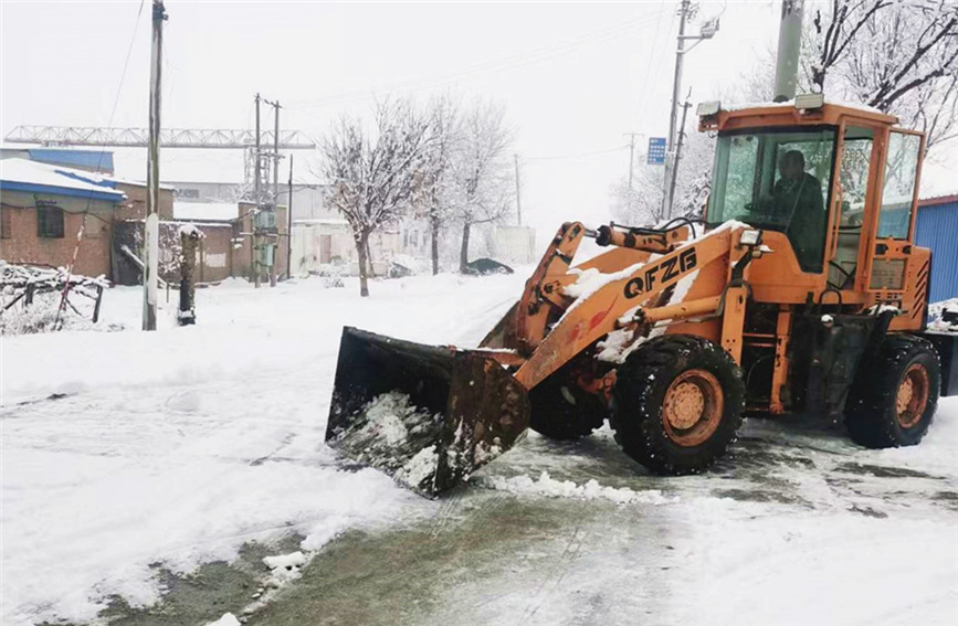 市清雪指揮部組織清雪工作。市城市管理委供圖