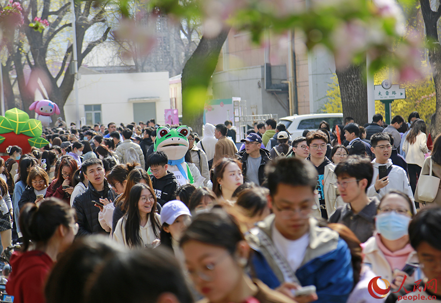 2024“天大·海棠季”校園開放日活動在天津大學(xué)舉行。人民網(wǎng)記者 崔新耀攝