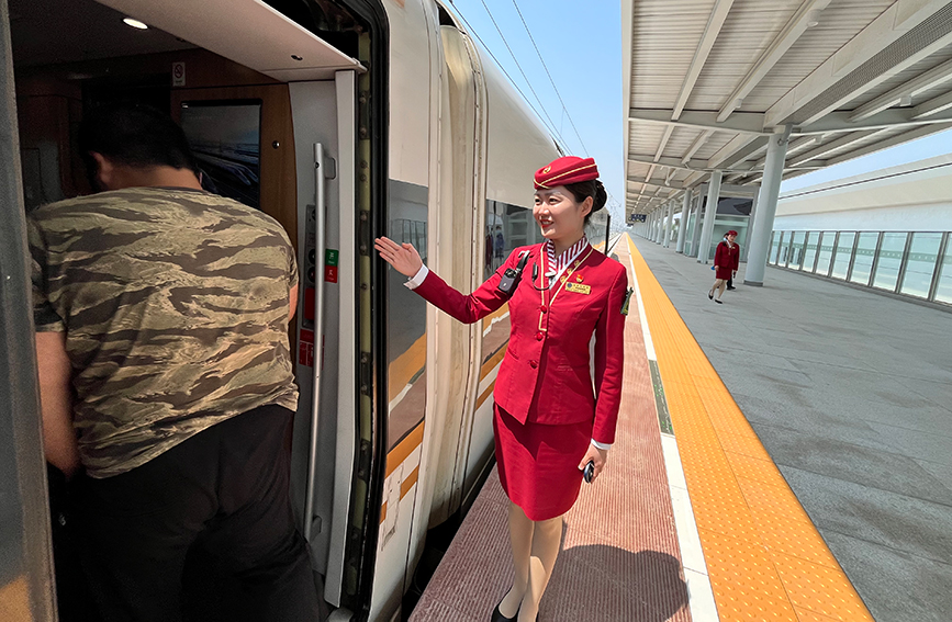 旅客上車。中國鐵路北京局供圖