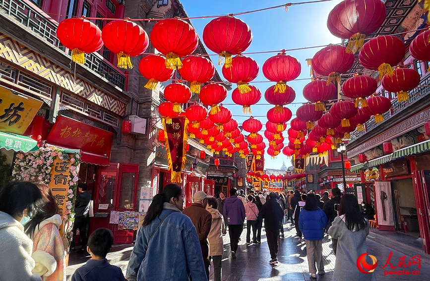 天津市古文化街游人如織。人民網(wǎng)記者 唐心怡攝